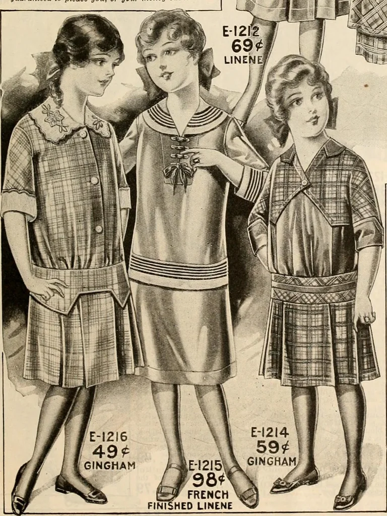 An illustration from latest New York styles for women, misses,, 1915, leaf 124