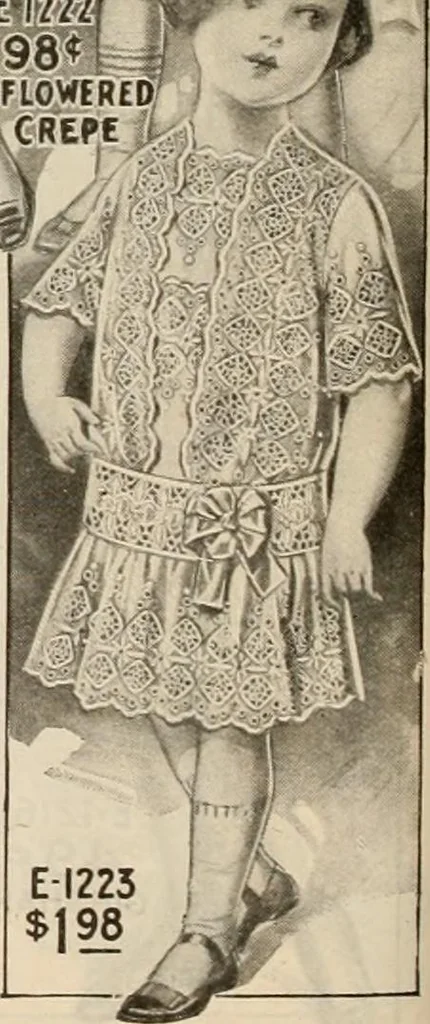An illustration from latest New York styles for women, misses,, 1915, leaf 125