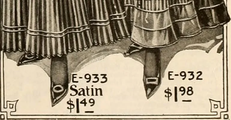 An illustration from latest New York styles for women, misses,, 1915, leaf 96