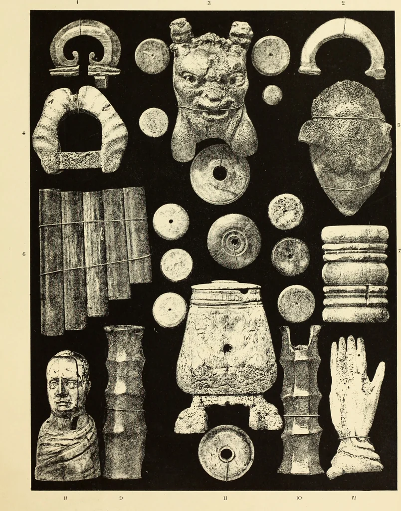 An illustration from La toilette chez les Romaines au temps des empereurs; étude des principaux objets de toilette en os trouvés dans les fouilles de la nécropole de Trion & du coteau de Fourvière, 1888, leaf 92
