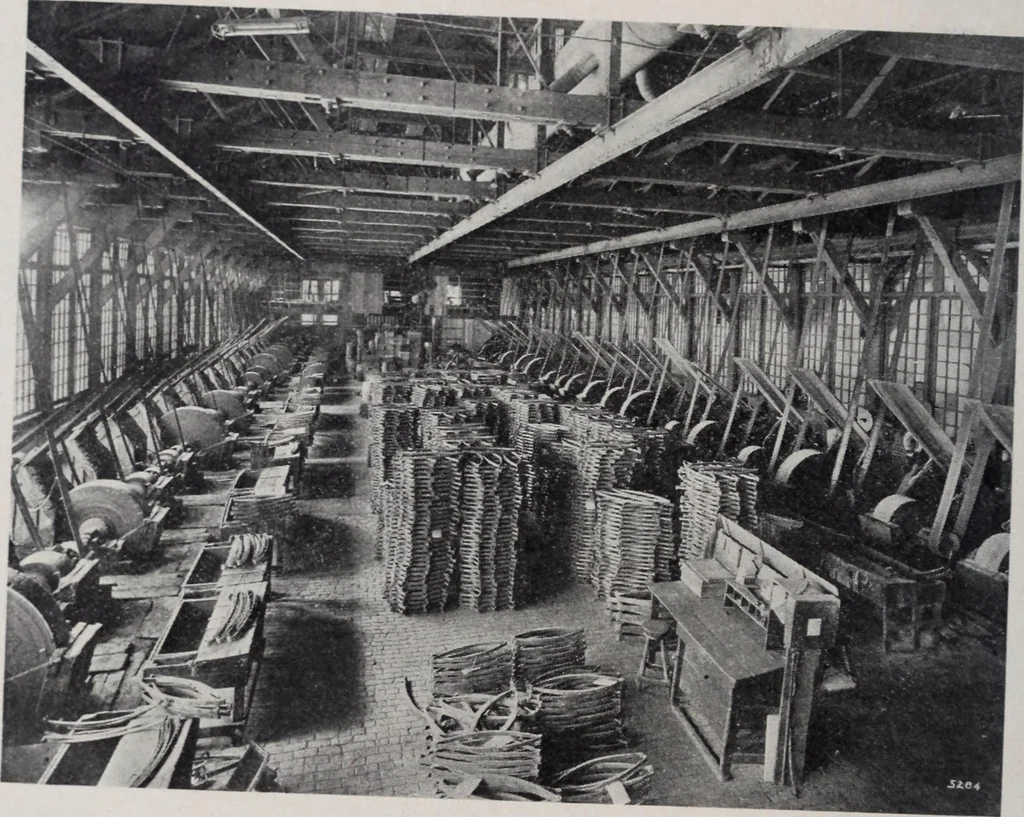 An illustration from Leaf springs, their characteristics and methods of specification; a hand-book of useful information relating to automobile leaf springs, their manufacture, methods of specification, details and characteristics, 1912, leaf 37