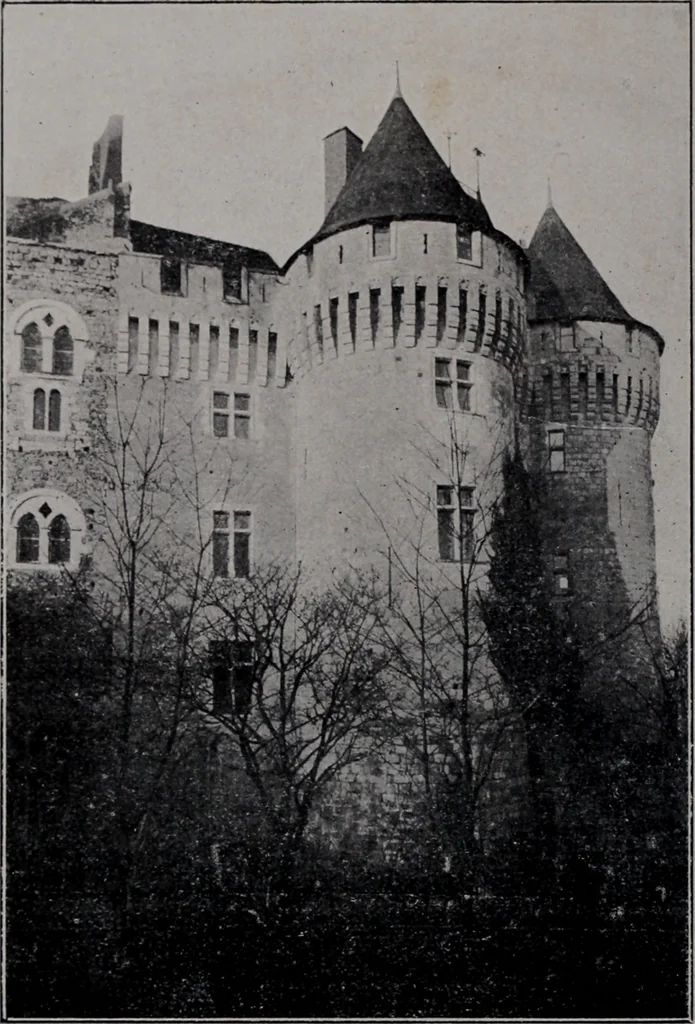 An illustration from Le chateau féodal de Saint-Jean à Nogent-le-Rotrou : ses transformations dans le cours des siècles, 1912, leaf 7