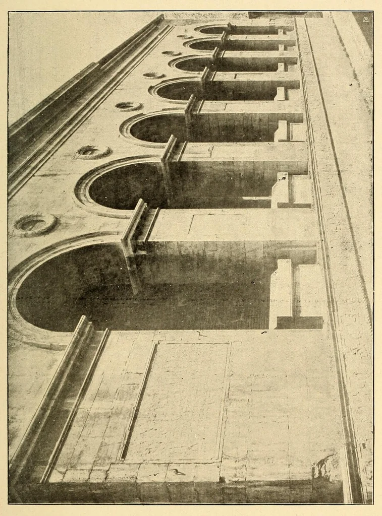 An illustration from Leon Battista Alberti, architetto, 1906, leaf 49