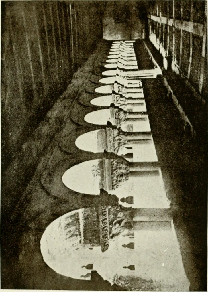 An illustration from Leon, Burgos and Salamanca; a historical and descriptive account, 1908, leaf 462