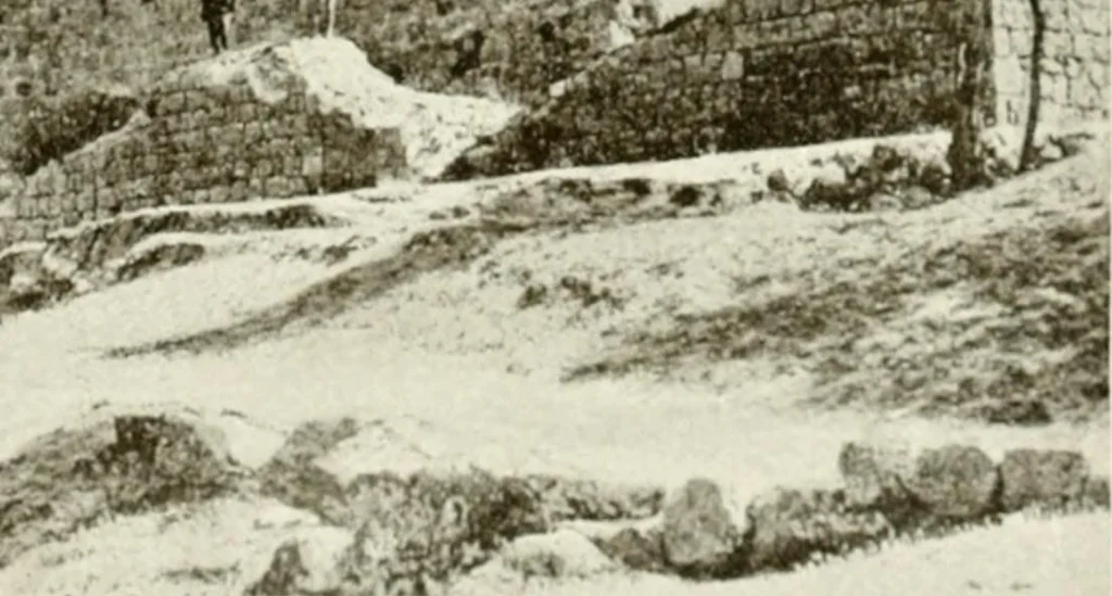 An illustration from Leon, Burgos and Salamanca; a historical and descriptive account, 1908, leaf 504