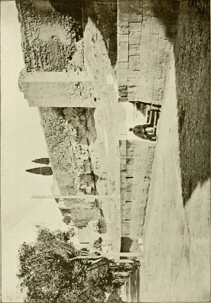 An illustration from Leon, Burgos and Salamanca; a historical and descriptive account, 1908, leaf 521