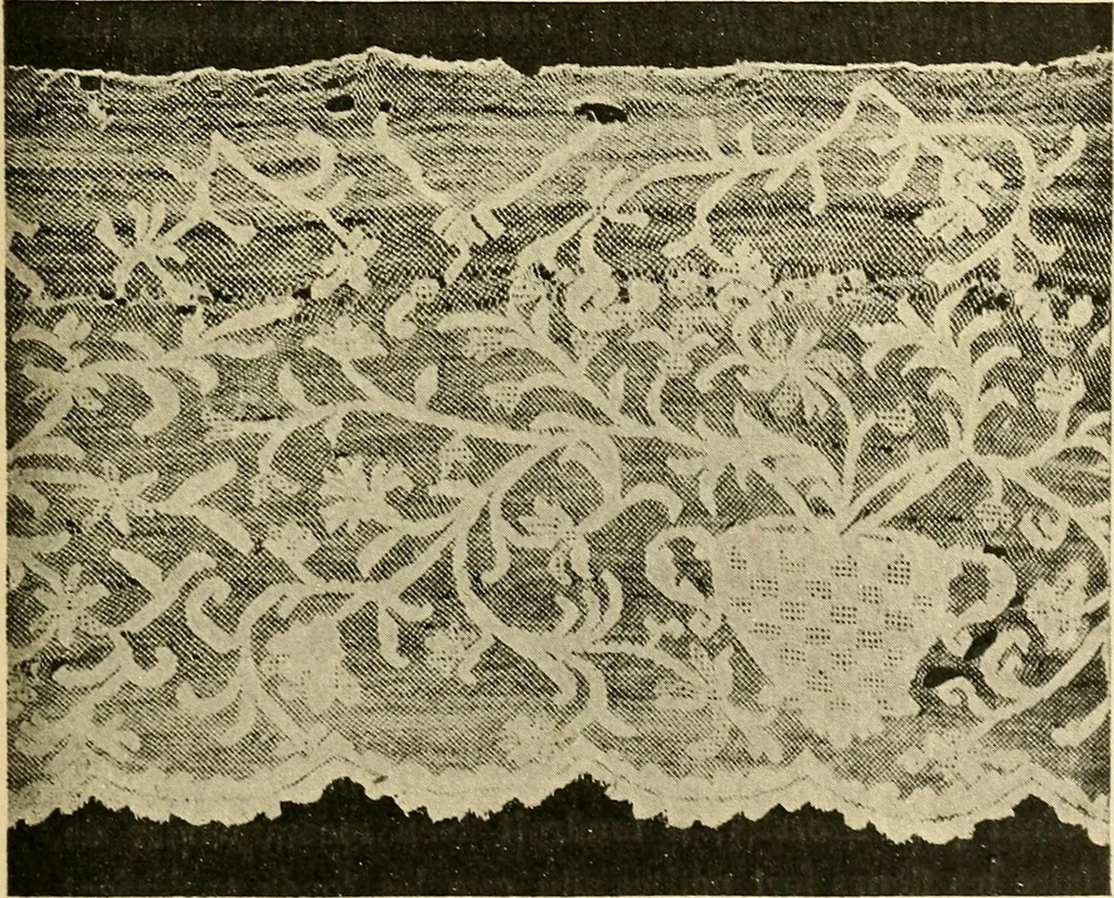 An illustration from Le poinct de France et les centres dentelliers au XVIIe et au XVIIIe siècles; ouvrage orné de quarante-trois illustrations, 1905, leaf 252