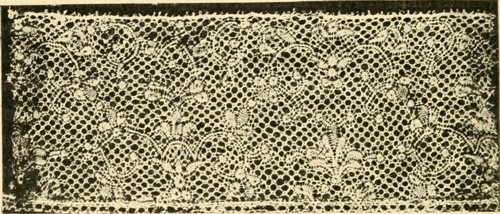 An illustration from Le poinct de France et les centres dentelliers au XVIIe et au XVIIIe siècles; ouvrage orné de quarante-trois illustrations, 1905, leaf 281