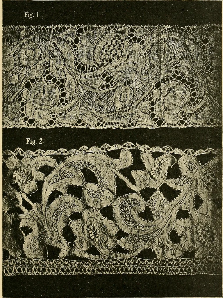 An illustration from Le poinct de France et les centres dentelliers au XVIIe et au XVIIIe siècles; ouvrage orné de quarante-trois illustrations, 1905, leaf 332