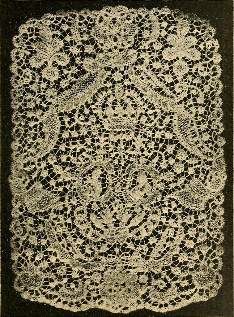 An illustration from Le poinct de France et les centres dentelliers au XVIIe et au XVIIIe siècles; ouvrage orné de quarante-trois illustrations, 1905, leaf 76