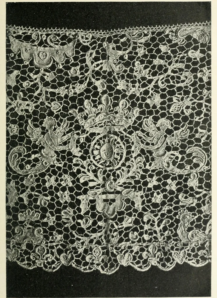 An illustration from Le poinct de France et les centres dentelliers au XVIIe et au XVIIIe siècles; ouvrage orné de quarante-trois illustrations, 1905, leaf 42