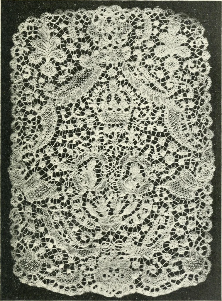An illustration from Le poinct de France et les centres dentelliers au XVIIe et au XVIIIe siècles; ouvrage orné de quarante-trois illustrations, 1905, leaf 72