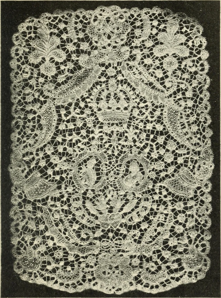 An illustration from Le poinct de France et les centres dentelliers au XVIIe et au XVIIIe siècles; ouvrage orné de quarante-trois illustrations, 1905, leaf 74