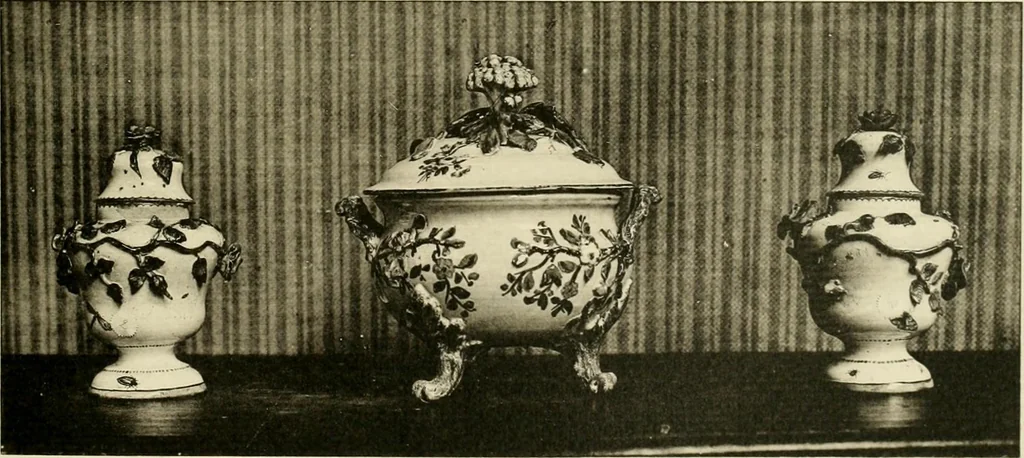 An illustration from Les anciennes faiences de Bruxelles : histoire, fabrication, produits, 1922, leaf 146