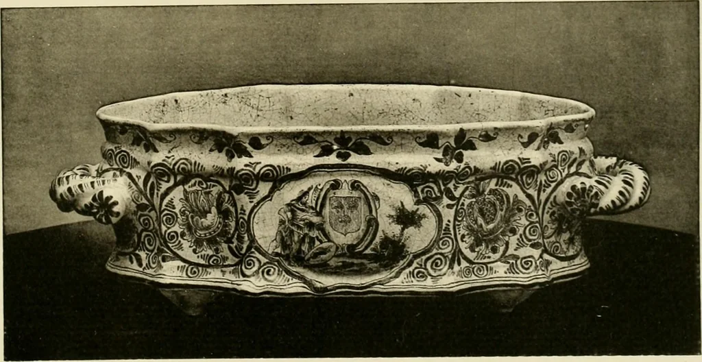 An illustration from Les anciennes faiences de Bruxelles : histoire, fabrication, produits, 1922, leaf 282
