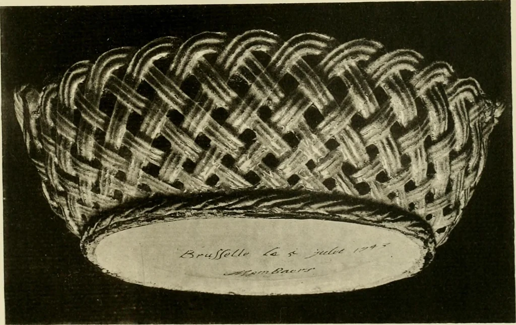 An illustration from Les anciennes faiences de Bruxelles : histoire, fabrication, produits, 1922, leaf 294