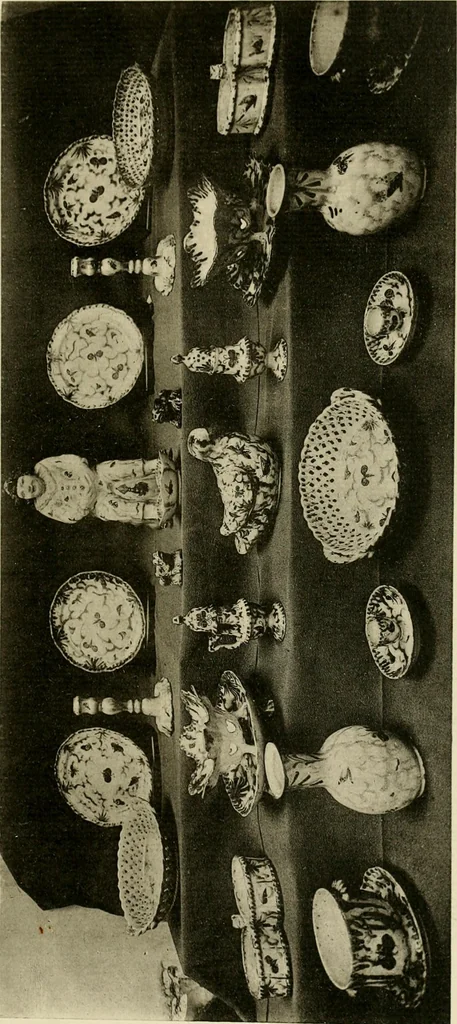 An illustration from Les anciennes faiences de Bruxelles : histoire, fabrication, produits, 1922, leaf 330