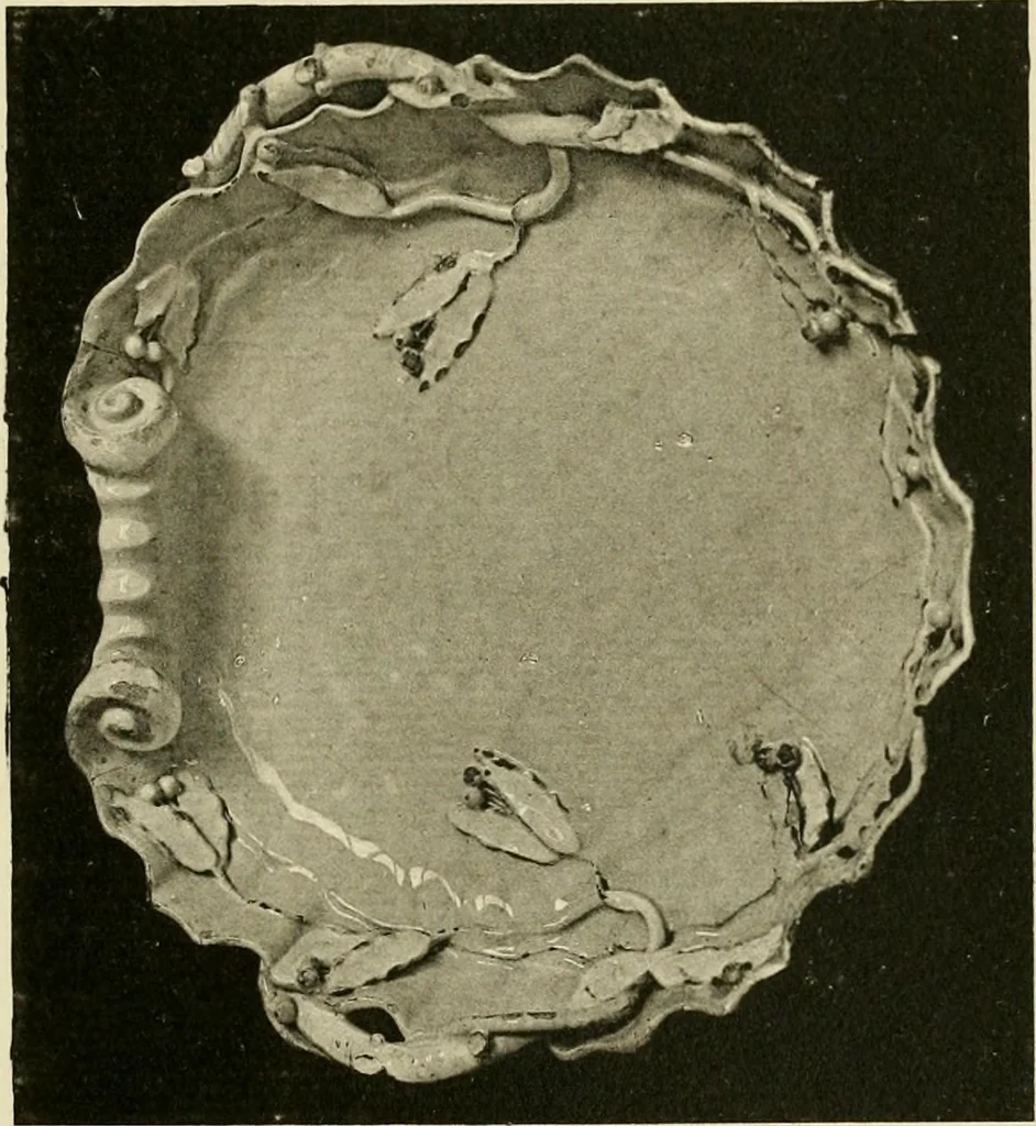 An illustration from Les anciennes faiences de Bruxelles : histoire, fabrication, produits, 1922, leaf 366