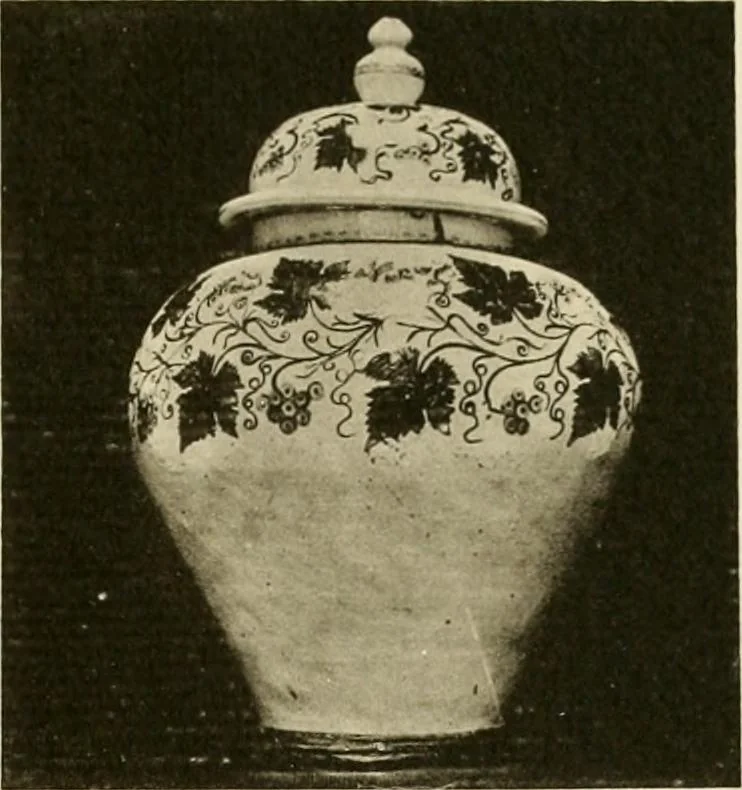 An illustration from Les anciennes faiences de Bruxelles : histoire, fabrication, produits, 1922, leaf 386