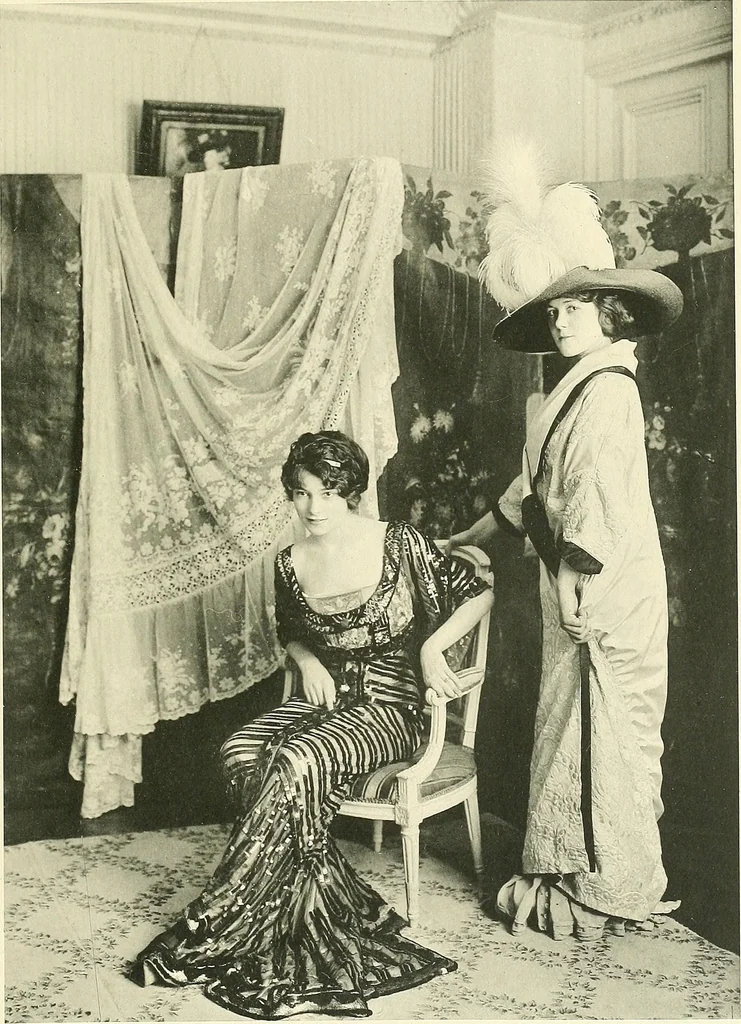An illustration from Les Createurs de la Mode, 1910, leaf 106