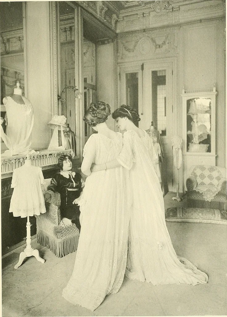 An illustration from Les Createurs de la Mode, 1910, leaf 82