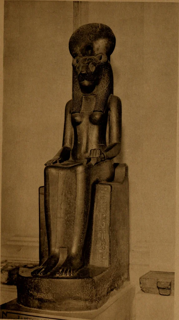 An illustration from Les musées d'Europe. La sculpture au Louvre;, 1900, leaf 28