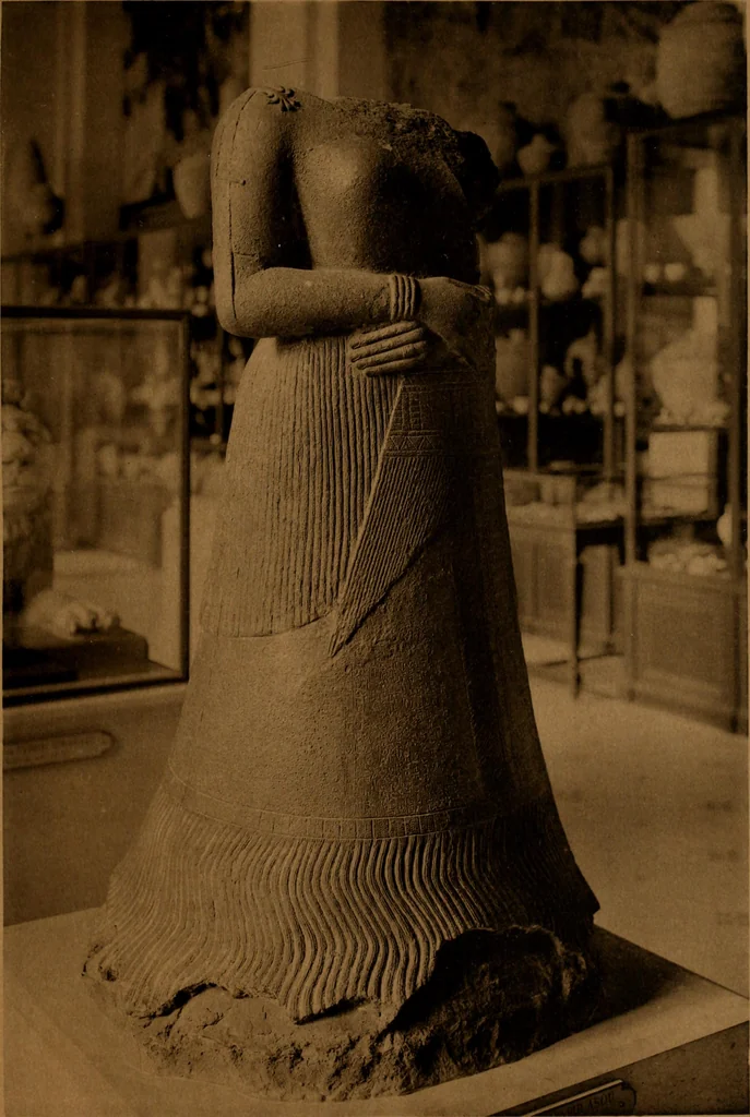 An illustration from Les musées d'Europe. La sculpture au Louvre;, 1900, leaf 52