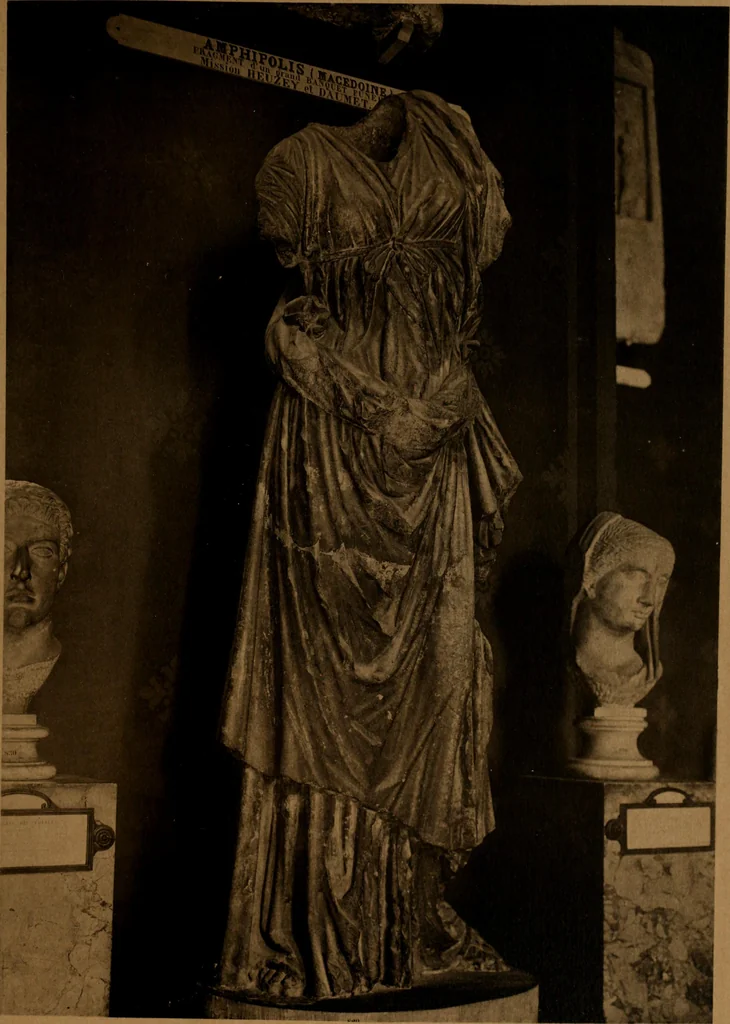 An illustration from Les musées d'Europe. La sculpture au Louvre;, 1900, leaf 90