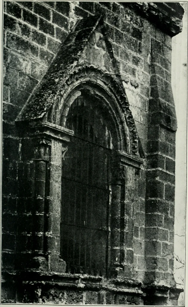 An illustration from Les niches d'autel du XIIe siècle dans les Soissonnais, 1913, leaf 14