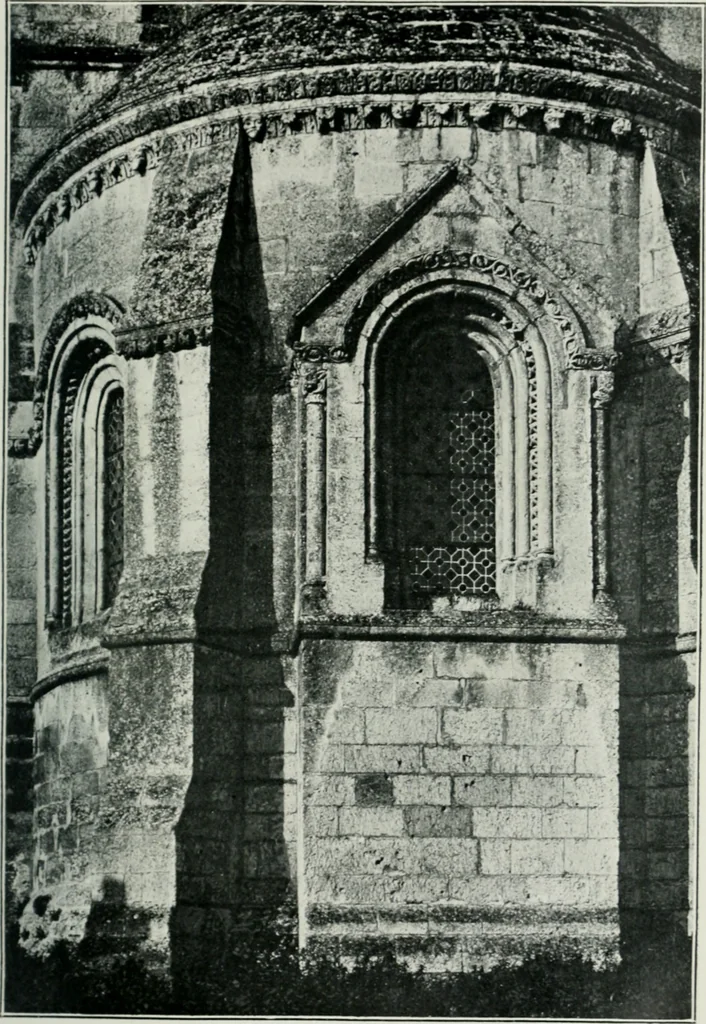 An illustration from Les niches d'autel du XIIe siècle dans les Soissonnais, 1913, leaf 18