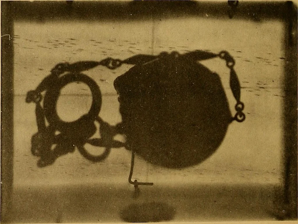 An illustration from Les rayons X et la photographie a travers les corps opaques, 1896, leaf 11