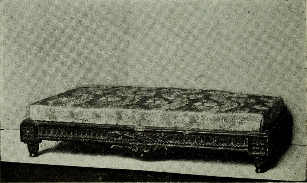 An illustration from Le style Louis XVI : ouvrage orne de 160 gravures environ, 1900, leaf 129