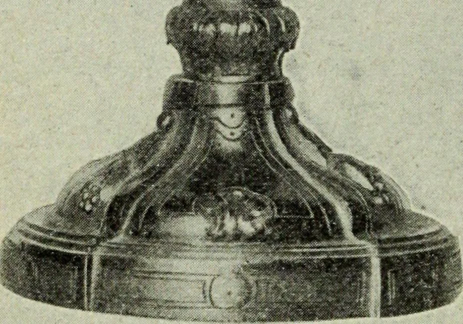 An illustration from Le style Louis XVI : ouvrage orne de 160 gravures environ, 1900, leaf 183