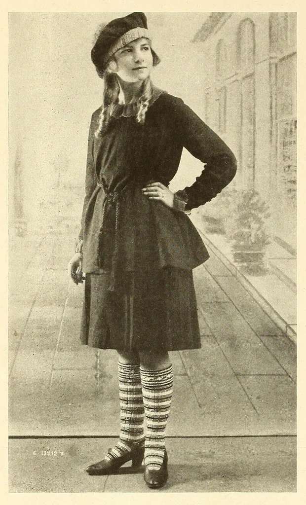 An illustration from Lion yarn book : describing latest creations in worsted work, 1920, leaf 20
