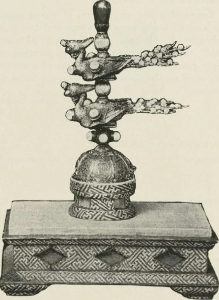 An illustration from Illustrated catalogue of the furniture and embellishments from the Imperial Palace, Pekin, exquisitely wrought gold ornaments from the ceremonial crowns of the former Emperor and Empress of China and numerous other objects of antiquity and distinctive artistic excellence, recently acquired by the firm of Messrs. Yamanaka & Company, New York, Japan, China [electronic resource] : to be sold at unrestricted public sale on the afternoons herein stated, 1917, leaf 26