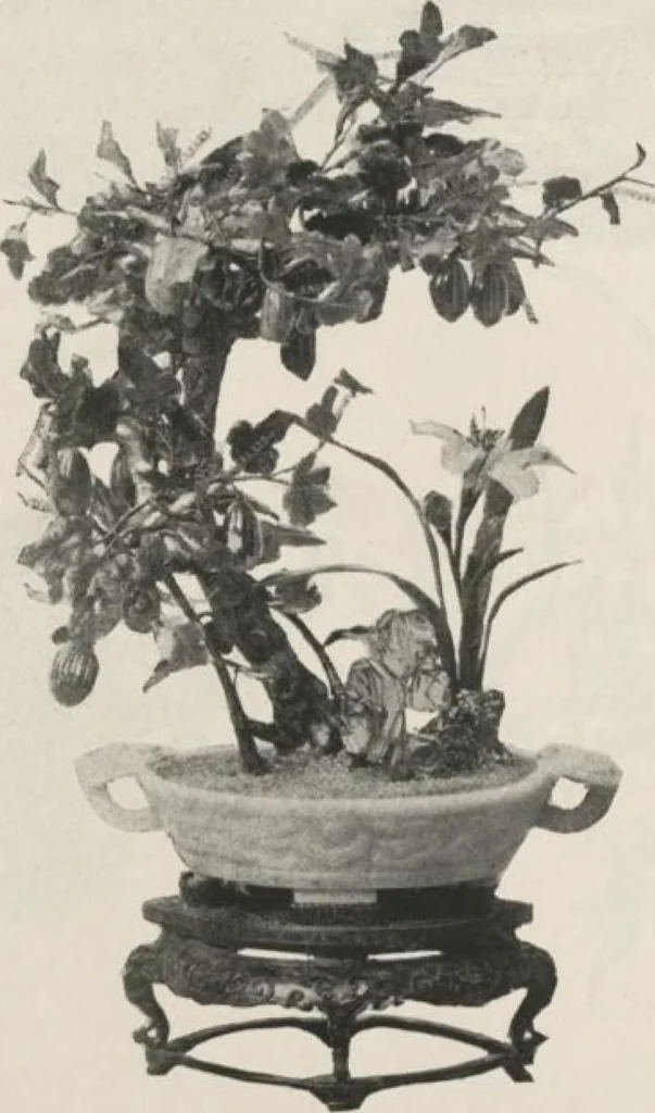 An illustration from Illustrated catalogue of the furniture and embellishments from the Imperial Palace, Pekin, exquisitely wrought gold ornaments from the ceremonial crowns of the former Emperor and Empress of China and numerous other objects of antiquity and distinctive artistic excellence, recently acquired by the firm of Messrs. Yamanaka & Company, New York, Japan, China [electronic resource] : to be sold at unrestricted public sale on the afternoons herein stated, 1917, leaf 39