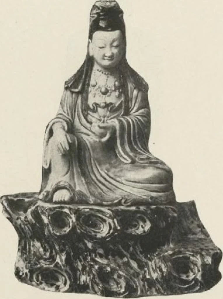 An illustration from Illustrated catalogue of the important collection of antique Chinese porcelains, Sung and Ming potteries, ancient stone sculptures, carved jades and other hard stones, snuff bottles, Mandarin necklaces, bronzes, enamels, palace furniture and wall panels and a number of rare and fine ancient Chinese paintings of the Sung and Ming periods [electronic resource] : all of which are to be sold at unrestricted public sale by direction of the Chinese expert, Lee Van Ching of Shanghai on the afternoons herein stated, 1917, leaf 101