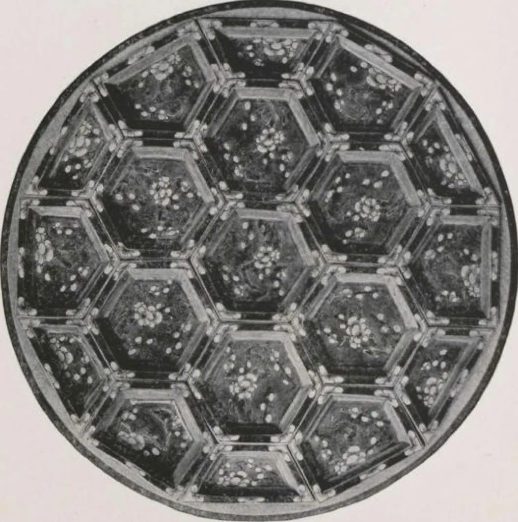 An illustration from Illustrated catalogue of the important collection of antique Chinese porcelains, Sung and Ming potteries, ancient stone sculptures, carved jades and other hard stones, snuff bottles, Mandarin necklaces, bronzes, enamels, palace furniture and wall panels and a number of rare and fine ancient Chinese paintings of the Sung and Ming periods [electronic resource] : all of which are to be sold at unrestricted public sale by direction of the Chinese expert, Lee Van Ching of Shanghai on the afternoons herein stated, 1917, leaf 113