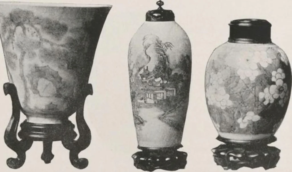 An illustration from Illustrated catalogue of the important collection of antique Chinese porcelains, Sung and Ming potteries, ancient stone sculptures, carved jades and other hard stones, snuff bottles, Mandarin necklaces, bronzes, enamels, palace furniture and wall panels and a number of rare and fine ancient Chinese paintings of the Sung and Ming periods [electronic resource] : all of which are to be sold at unrestricted public sale by direction of the Chinese expert, Lee Van Ching of Shanghai on the afternoons herein stated, 1917, leaf 125