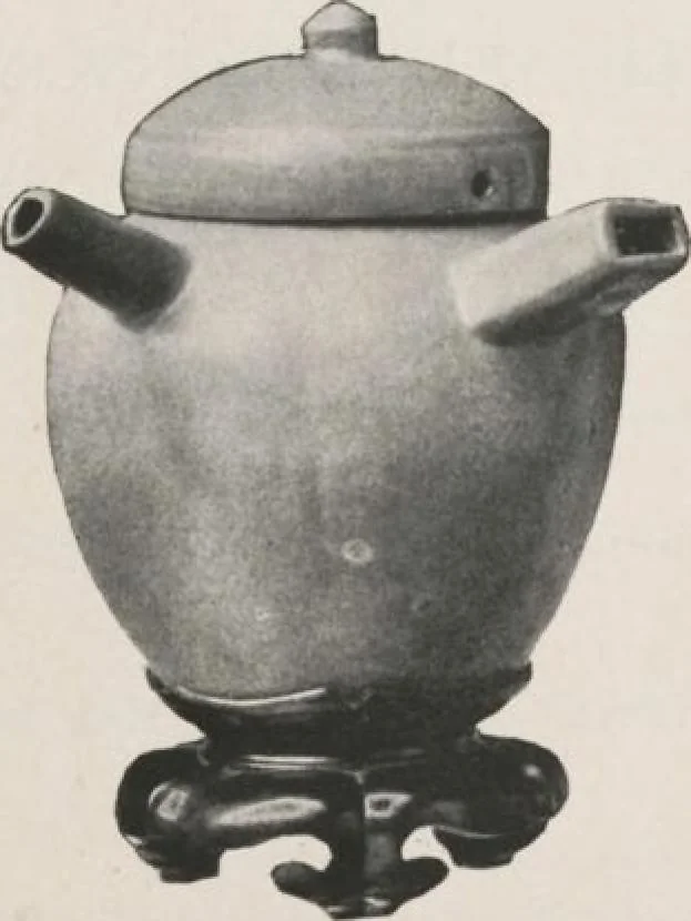 An illustration from Illustrated catalogue of the important collection of antique Chinese porcelains, Sung and Ming potteries, ancient stone sculptures, carved jades and other hard stones, snuff bottles, Mandarin necklaces, bronzes, enamels, palace furniture and wall panels and a number of rare and fine ancient Chinese paintings of the Sung and Ming periods [electronic resource] : all of which are to be sold at unrestricted public sale by direction of the Chinese expert, Lee Van Ching of Shanghai on the afternoons herein stated, 1917, leaf 134