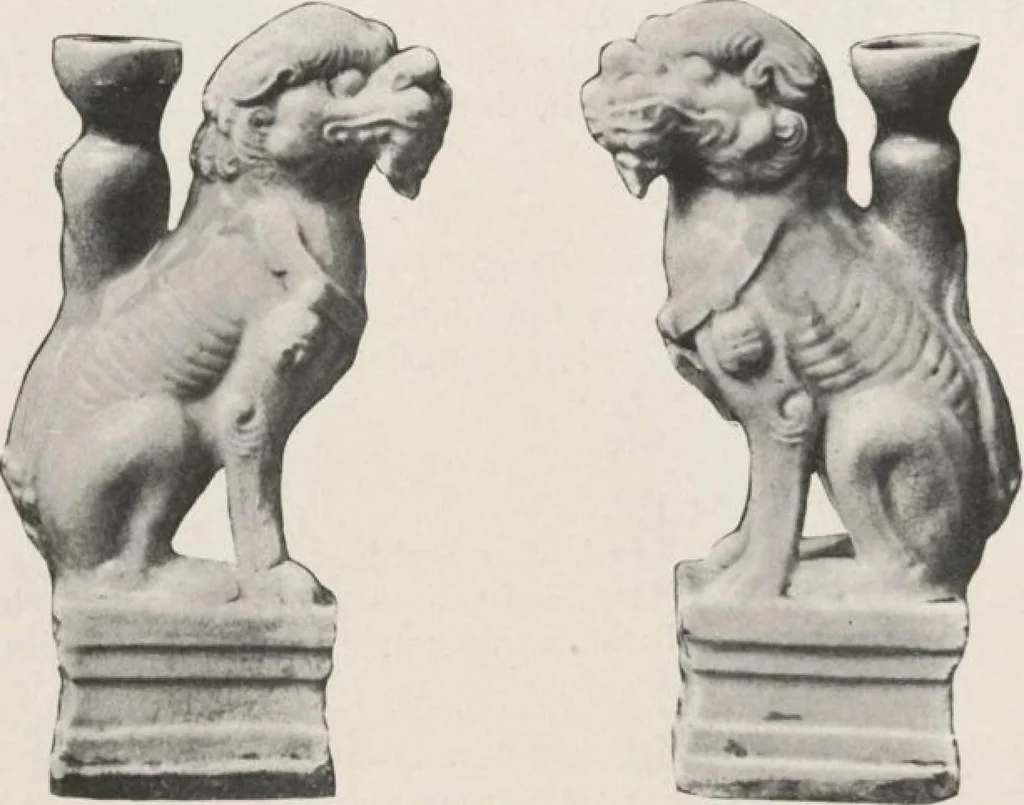 An illustration from Illustrated catalogue of the important collection of antique Chinese porcelains, Sung and Ming potteries, ancient stone sculptures, carved jades and other hard stones, snuff bottles, Mandarin necklaces, bronzes, enamels, palace furniture and wall panels and a number of rare and fine ancient Chinese paintings of the Sung and Ming periods [electronic resource] : all of which are to be sold at unrestricted public sale by direction of the Chinese expert, Lee Van Ching of Shanghai on the afternoons herein stated, 1917, leaf 137