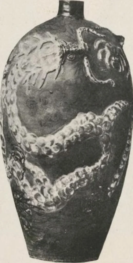 An illustration from Illustrated catalogue of the important collection of antique Chinese porcelains, Sung and Ming potteries, ancient stone sculptures, carved jades and other hard stones, snuff bottles, Mandarin necklaces, bronzes, enamels, palace furniture and wall panels and a number of rare and fine ancient Chinese paintings of the Sung and Ming periods [electronic resource] : all of which are to be sold at unrestricted public sale by direction of the Chinese expert, Lee Van Ching of Shanghai on the afternoons herein stated, 1917, leaf 143