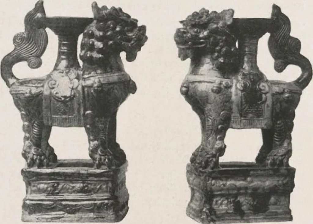 An illustration from Illustrated catalogue of the important collection of antique Chinese porcelains, Sung and Ming potteries, ancient stone sculptures, carved jades and other hard stones, snuff bottles, Mandarin necklaces, bronzes, enamels, palace furniture and wall panels and a number of rare and fine ancient Chinese paintings of the Sung and Ming periods [electronic resource] : all of which are to be sold at unrestricted public sale by direction of the Chinese expert, Lee Van Ching of Shanghai on the afternoons herein stated, 1917, leaf 163