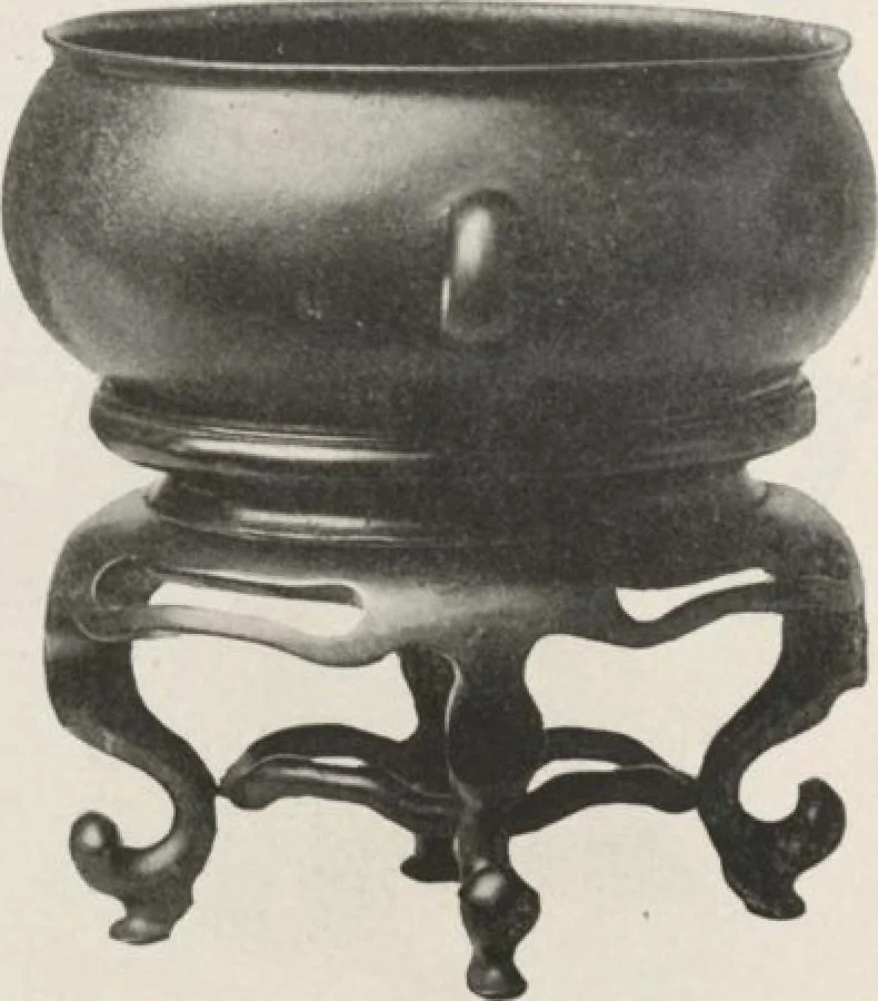 An illustration from Illustrated catalogue of the important collection of antique Chinese porcelains, Sung and Ming potteries, ancient stone sculptures, carved jades and other hard stones, snuff bottles, Mandarin necklaces, bronzes, enamels, palace furniture and wall panels and a number of rare and fine ancient Chinese paintings of the Sung and Ming periods [electronic resource] : all of which are to be sold at unrestricted public sale by direction of the Chinese expert, Lee Van Ching of Shanghai on the afternoons herein stated, 1917, leaf 175