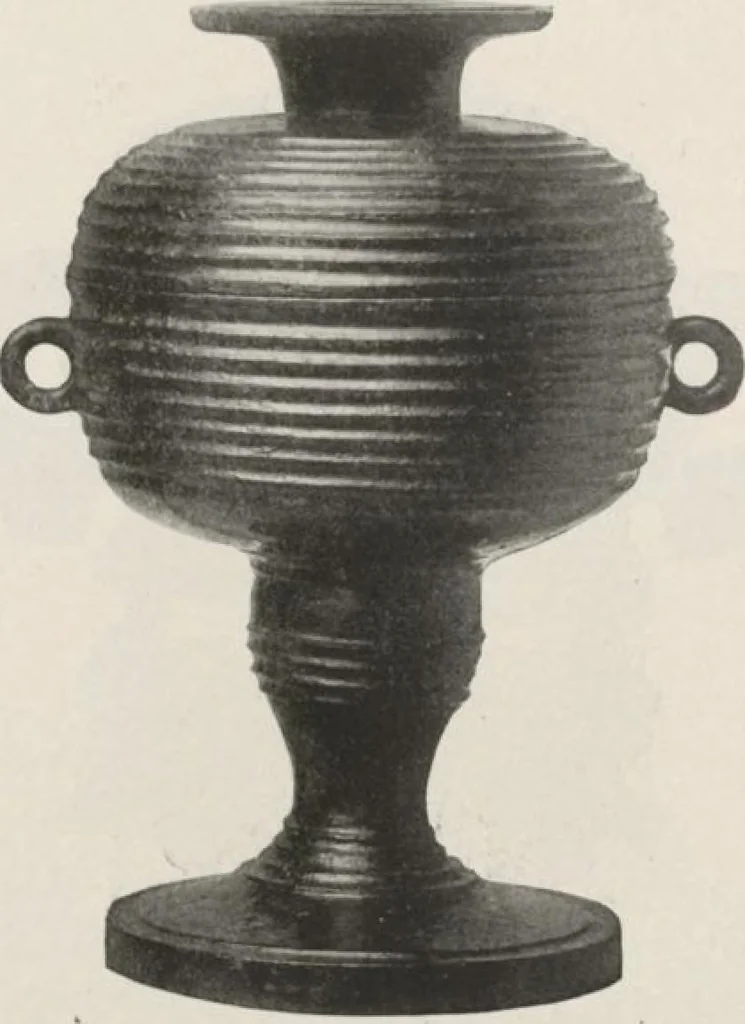 An illustration from Illustrated catalogue of the important collection of antique Chinese porcelains, Sung and Ming potteries, ancient stone sculptures, carved jades and other hard stones, snuff bottles, Mandarin necklaces, bronzes, enamels, palace furniture and wall panels and a number of rare and fine ancient Chinese paintings of the Sung and Ming periods [electronic resource] : all of which are to be sold at unrestricted public sale by direction of the Chinese expert, Lee Van Ching of Shanghai on the afternoons herein stated, 1917, leaf 179