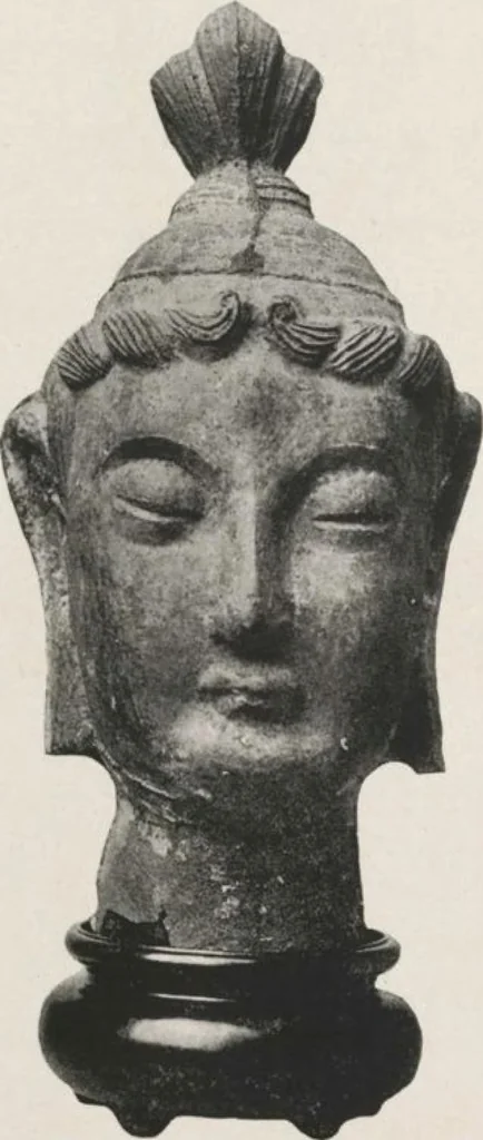 An illustration from Illustrated catalogue of the important collection of antique Chinese porcelains, Sung and Ming potteries, ancient stone sculptures, carved jades and other hard stones, snuff bottles, Mandarin necklaces, bronzes, enamels, palace furniture and wall panels and a number of rare and fine ancient Chinese paintings of the Sung and Ming periods [electronic resource] : all of which are to be sold at unrestricted public sale by direction of the Chinese expert, Lee Van Ching of Shanghai on the afternoons herein stated, 1917, leaf 187