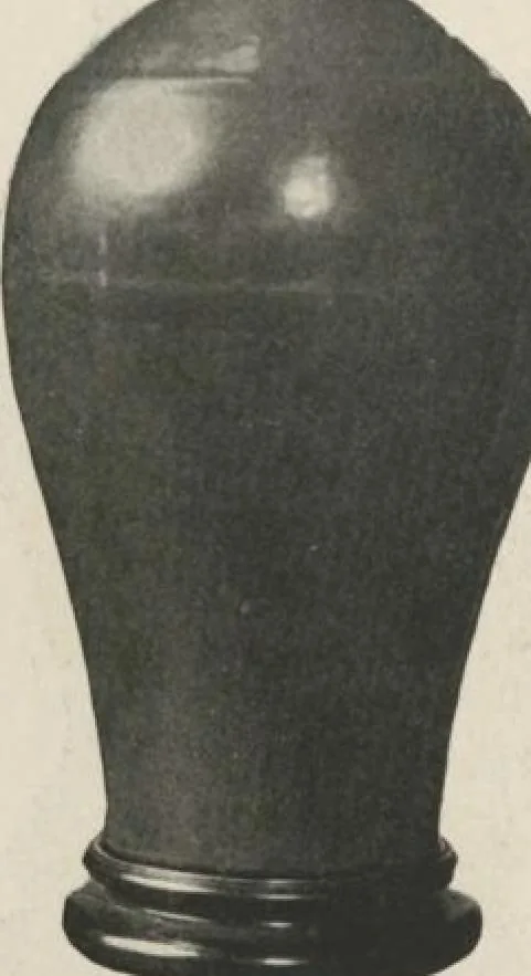 An illustration from Illustrated catalogue of the important collection of antique Chinese porcelains, Sung and Ming potteries, ancient stone sculptures, carved jades and other hard stones, snuff bottles, Mandarin necklaces, bronzes, enamels, palace furniture and wall panels and a number of rare and fine ancient Chinese paintings of the Sung and Ming periods [electronic resource] : all of which are to be sold at unrestricted public sale by direction of the Chinese expert, Lee Van Ching of Shanghai on the afternoons herein stated, 1917, leaf 215