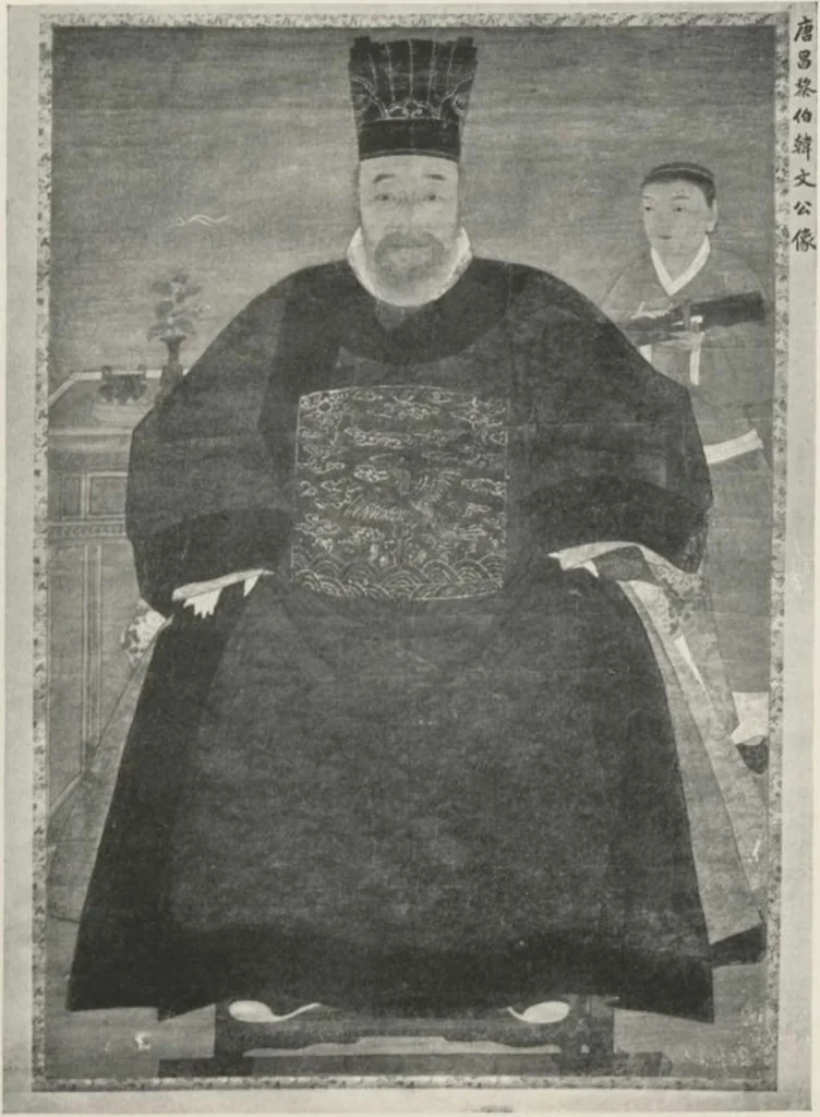 An illustration from Illustrated catalogue of the important collection of antique Chinese porcelains, Sung and Ming potteries, ancient stone sculptures, carved jades and other hard stones, snuff bottles, Mandarin necklaces, bronzes, enamels, palace furniture and wall panels and a number of rare and fine ancient Chinese paintings of the Sung and Ming periods [electronic resource] : all of which are to be sold at unrestricted public sale by direction of the Chinese expert, Lee Van Ching of Shanghai on the afternoons herein stated, 1917, leaf 234