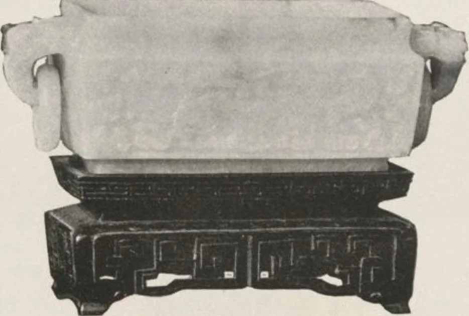 An illustration from Illustrated catalogue of the important collection of antique Chinese porcelains, Sung and Ming potteries, ancient stone sculptures, carved jades and other hard stones, snuff bottles, Mandarin necklaces, bronzes, enamels, palace furniture and wall panels and a number of rare and fine ancient Chinese paintings of the Sung and Ming periods [electronic resource] : all of which are to be sold at unrestricted public sale by direction of the Chinese expert, Lee Van Ching of Shanghai on the afternoons herein stated, 1917, leaf 33