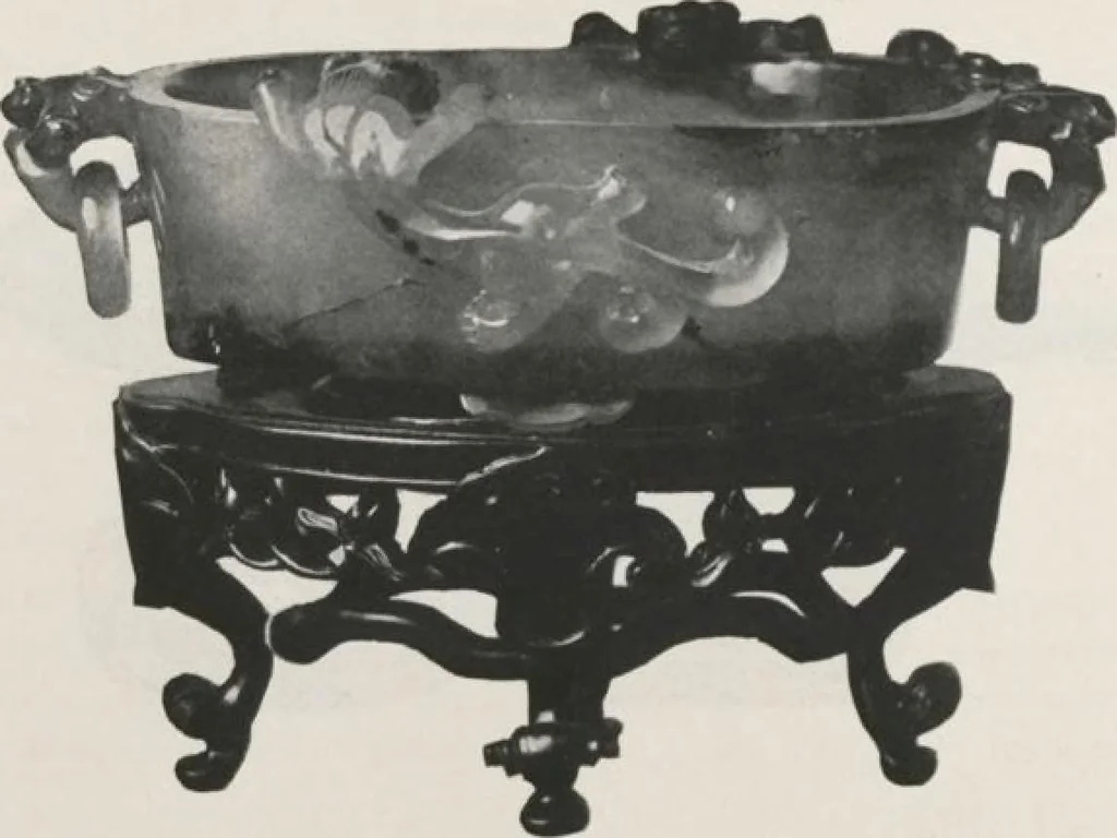 An illustration from Illustrated catalogue of the important collection of antique Chinese porcelains, Sung and Ming potteries, ancient stone sculptures, carved jades and other hard stones, snuff bottles, Mandarin necklaces, bronzes, enamels, palace furniture and wall panels and a number of rare and fine ancient Chinese paintings of the Sung and Ming periods [electronic resource] : all of which are to be sold at unrestricted public sale by direction of the Chinese expert, Lee Van Ching of Shanghai on the afternoons herein stated, 1917, leaf 44